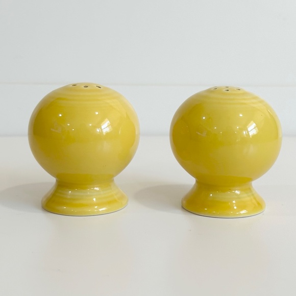 Fiestaware classic sunflower yellow salt & pepper shaker set Fiesta - Picture 1 of 5